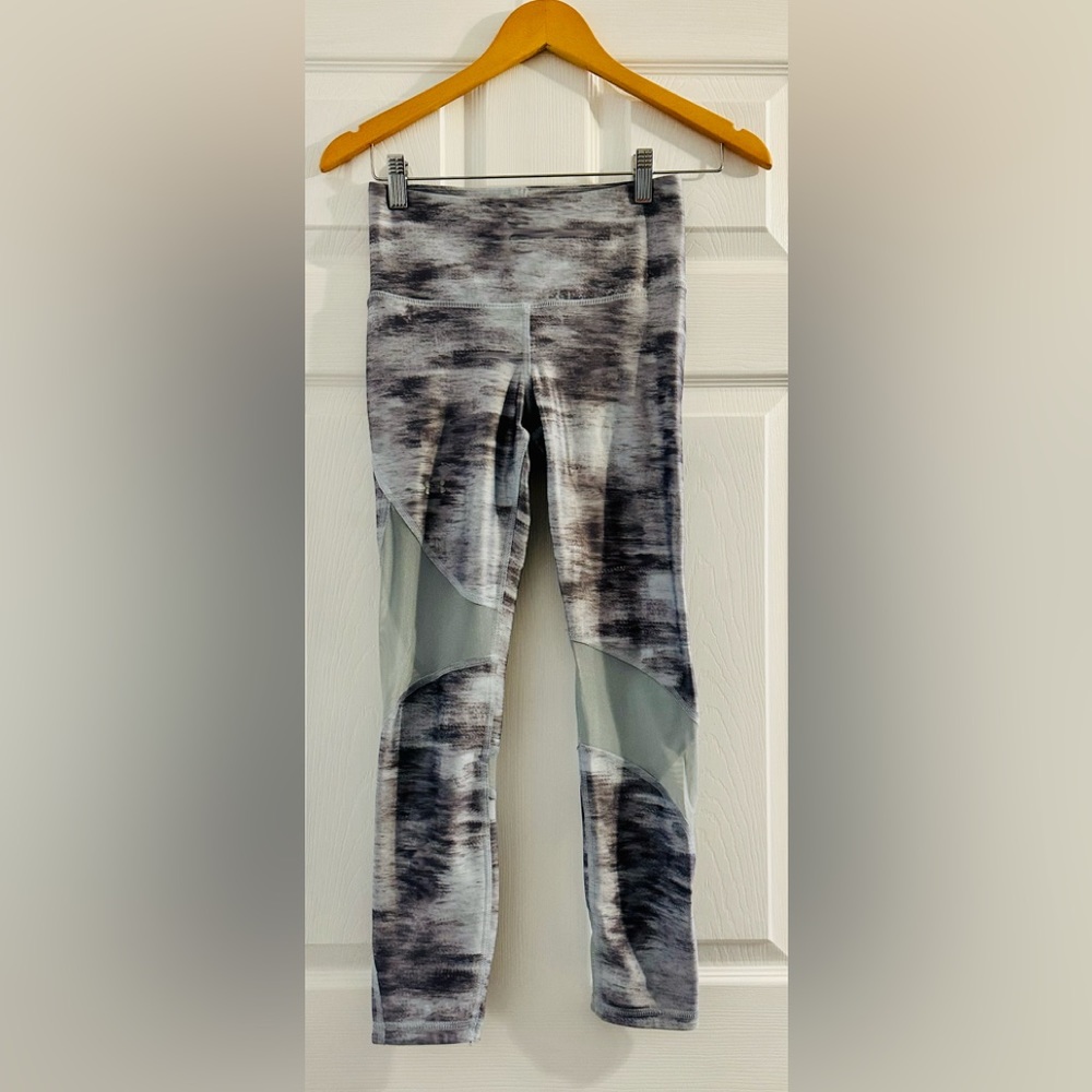 UNDER ARMOUR Women’s Compression Leggings - Heatgear - Mesh Detail - Size Small